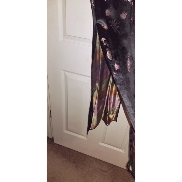 Traditional Chinese formal dress with slits size 4 - Picture 3 of 3